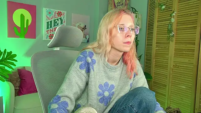 Snapshot of SakuraBliss chatting on November 4, 5:01 pm SakuraBliss online show from November 4, 5:01 pm