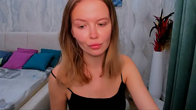 LaurennHill online show from September 15, 12:21 am