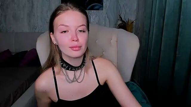 LaurennHill online show from October 15, 12:22 am