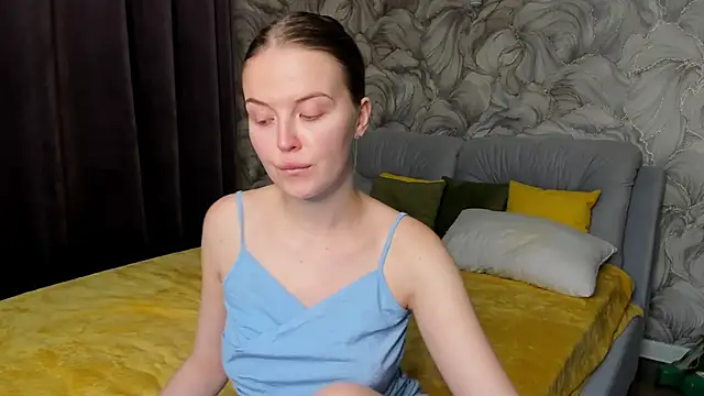 LaurennHill online show from November 10, 12:09 am