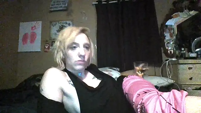 Snapshot of flavi1996 chatting on December 14, 1:44 am flavi1996 online show from December 14, 1:44 am