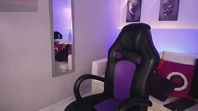 Snapshot of AdrianRinaldi chatting on September 11, 9:04 pm AdrianRinaldi online show from September 11, 9:04 pm