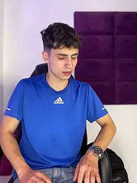 Snapshot of AdrianRinaldi chatting on September 18, 8:33 pm AdrianRinaldi online show from September 18, 8:33 pm