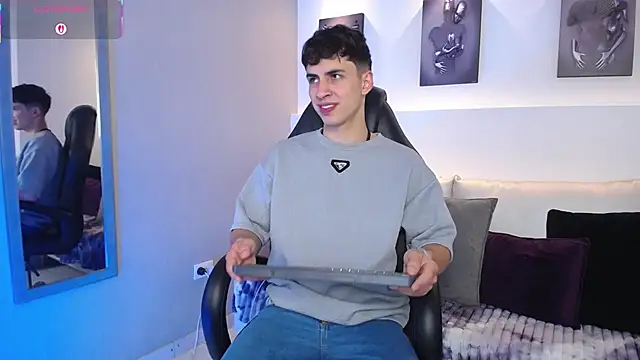 Snapshot of AdrianRinaldi chatting on September 25, 8:12 pm AdrianRinaldi online show from September 25, 8:12 pm