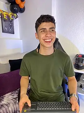 Snapshot of AdrianRinaldi chatting on October 7, 8:06 pm AdrianRinaldi online show from October 7, 8:06 pm