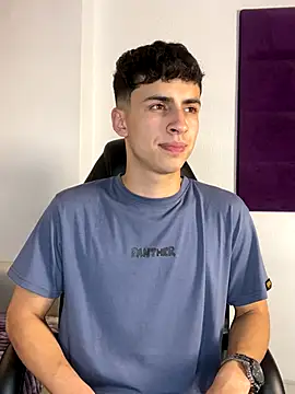 Snapshot of AdrianRinaldi chatting on October 12, 8:24 am AdrianRinaldi online show from October 12, 8:24 am