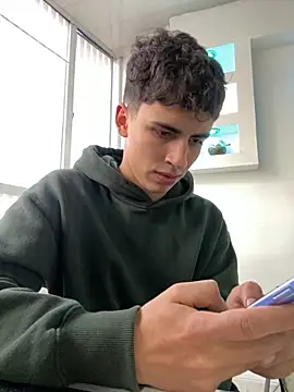 Snapshot of AdrianRinaldi chatting on October 19, 10:21 pm AdrianRinaldi online show from October 19, 10:21 pm