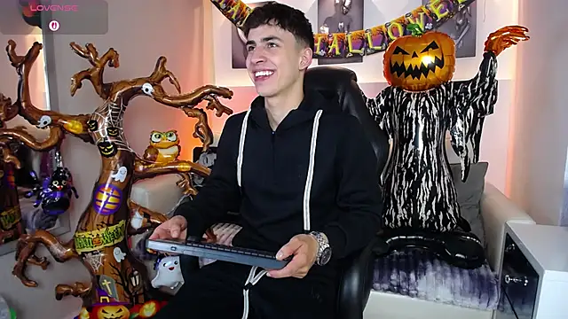 Snapshot of AdrianRinaldi chatting on October 26, 8:26 pm AdrianRinaldi online show from October 26, 8:26 pm