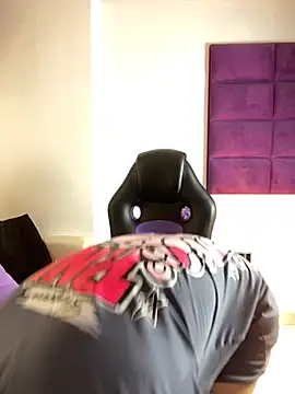 Snapshot of AdrianRinaldi chatting on October 27, 8:02 pm AdrianRinaldi online show from October 27, 8:02 pm