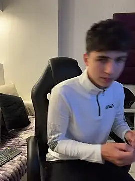 Snapshot of AdrianRinaldi chatting on November 18, 8:24 pm AdrianRinaldi online show from November 18, 8:24 pm