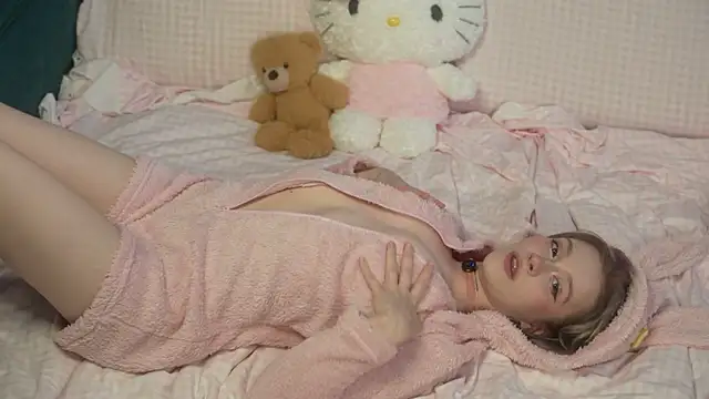 Snapshot of lil_tweety chatting on October 15, 1:06 am lil tweety online show from October 15, 1:06 am