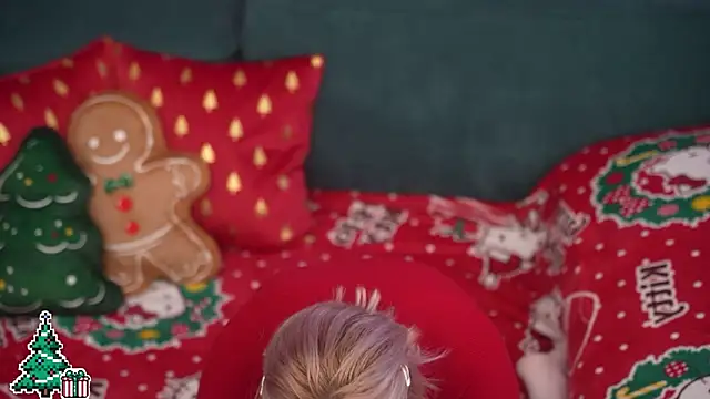 Snapshot of lil_tweety chatting on December 13, 7:53 pm lil tweety online show from December 13, 7:53 pm