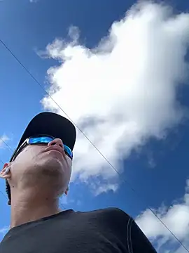 marlonghc4 online show from November 25, 3:56 pm