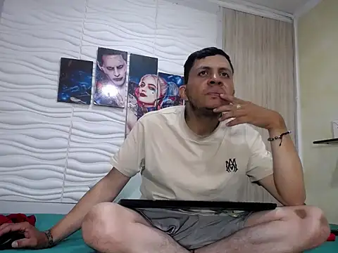 afroditoo online show from October 7, 9:45 pm