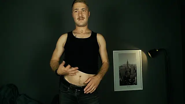 Snapshot of Mr_At_ chatting on September 18, 7:32 am Mr At online show from September 18, 7:32 am