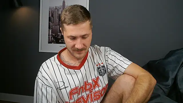 Snapshot of Mr_At_ chatting on October 29, 7:10 am Mr At online show from October 29, 7:10 am