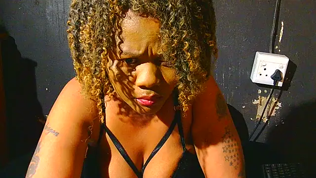 Augustine-Blooomxx online show from October 20, 12:33 am