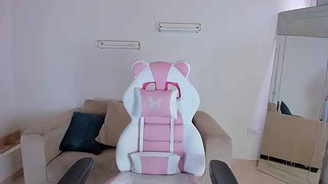 april smiith online show from October 11, 12:15 pm