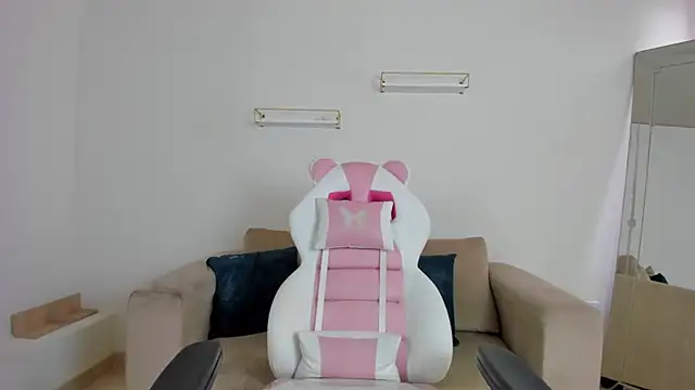 april smiith online show from November 26, 12:17 pm