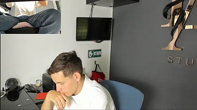 lara and danny online show from September 25, 7:17 pm