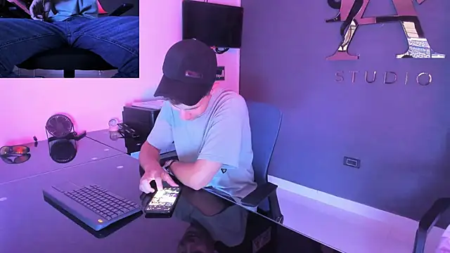 lara and danny online show from September 26, 6:56 pm