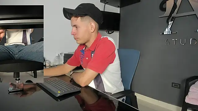 lara and danny online show from October 3, 6:38 pm