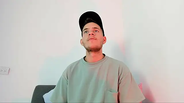 lara and danny online show from October 26, 7:53 pm