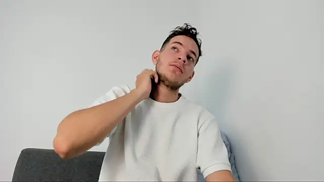 lara and danny online show from October 31, 1:56 pm