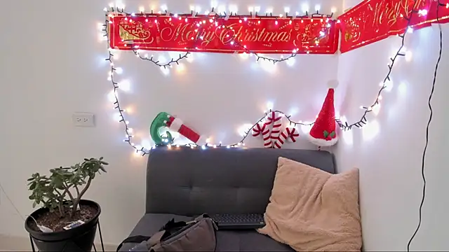 lara and danny online show from November 24, 1:44 pm