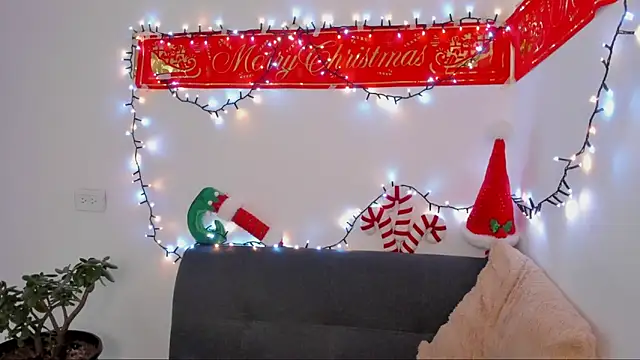 lara and danny online show from November 25, 1:33 pm