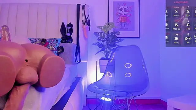 Violett Novoa online show from October 9, 12:25 pm