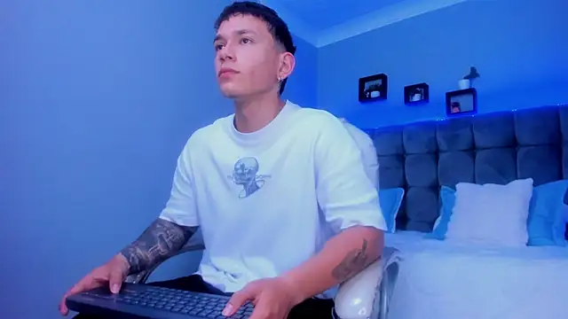 Thomas moon online show from December 2, 10:31 am