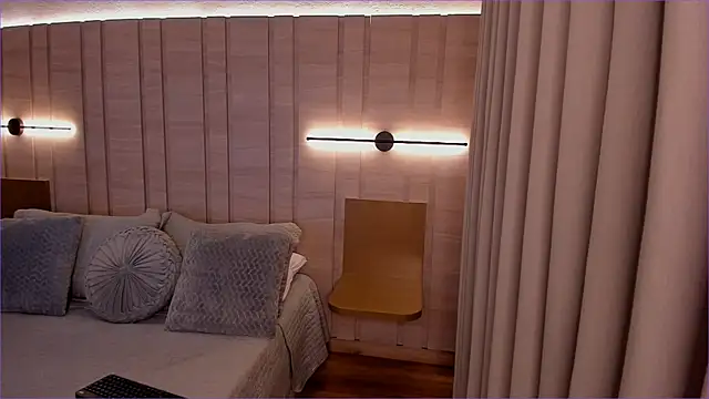 Isabellaroberts1 online show from October 11, 1:09 pm