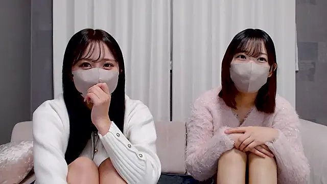 Snapshot of _YUI_CHAN_ chatting on December 4, 11:30 am YUI CHAN online show from December 4, 11:30 am