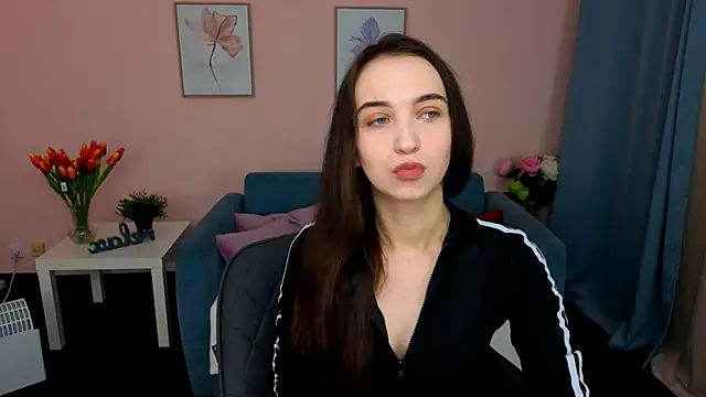 Snapshot of EllaSteele chatting on October 19, 8:53 pm EllaSteele online show from October 19, 8:53 pm