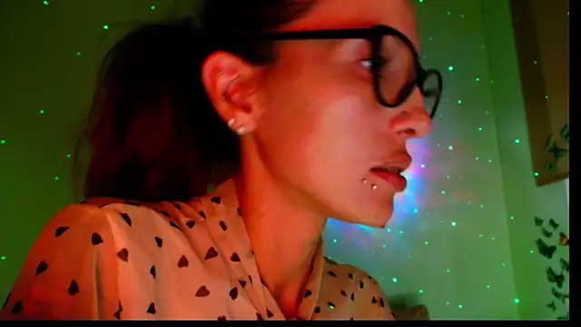 Snapshot of KiotoShine chatting on September 9, 6:40 pm KiotoShine online show from September 9, 6:40 pm