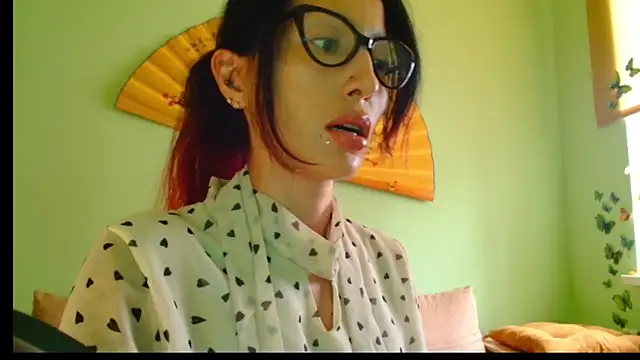 Snapshot of KiotoShine chatting on October 5, 9:29 am KiotoShine online show from October 5, 9:29 am