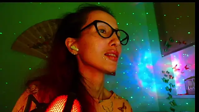 Snapshot of KiotoShine chatting on October 17, 10:12 pm KiotoShine online show from October 17, 10:12 pm