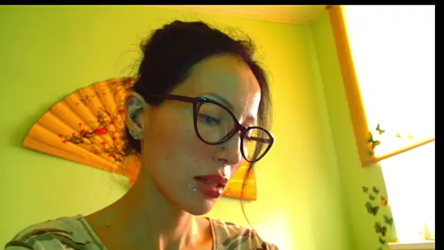 Snapshot of KiotoShine chatting on October 20, 9:43 am KiotoShine online show from October 20, 9:43 am