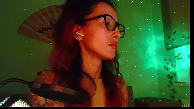 Snapshot of KiotoShine chatting on October 21, 3:35 pm KiotoShine online show from October 21, 3:35 pm