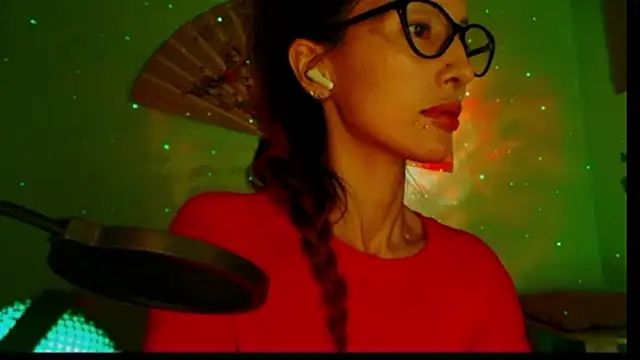 Snapshot of KiotoShine chatting on October 31, 7:59 pm KiotoShine online show from October 31, 7:59 pm