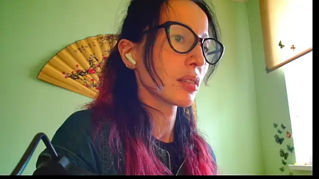 Snapshot of KiotoShine chatting on November 5, 9:31 am KiotoShine online show from November 5, 9:31 am