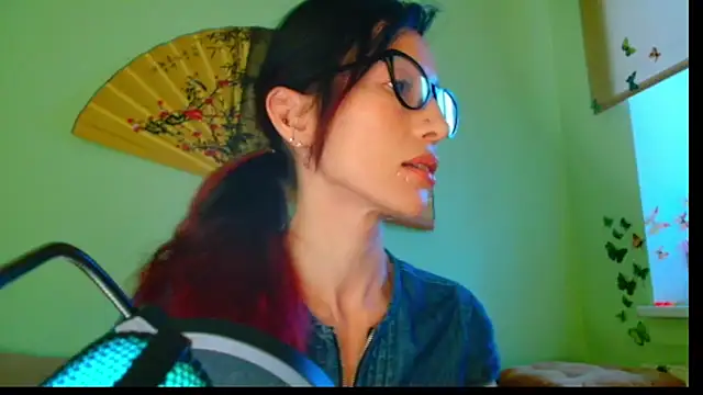 Snapshot of KiotoShine chatting on November 19, 1:00 pm KiotoShine online show from November 19, 1:00 pm