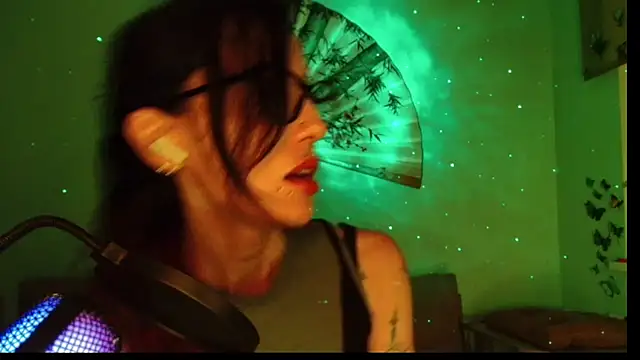 Snapshot of KiotoShine chatting on November 30, 5:17 pm KiotoShine online show from November 30, 5:17 pm