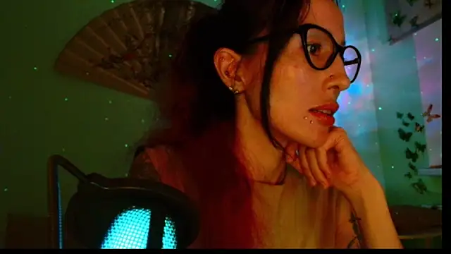 Snapshot of KiotoShine chatting on December 4, 4:38 pm KiotoShine online show from December 4, 4:38 pm