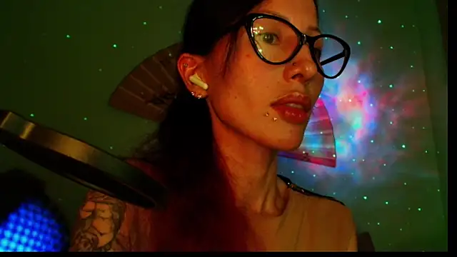 Snapshot of KiotoShine chatting on December 14, 6:45 pm KiotoShine online show from December 14, 6:45 pm