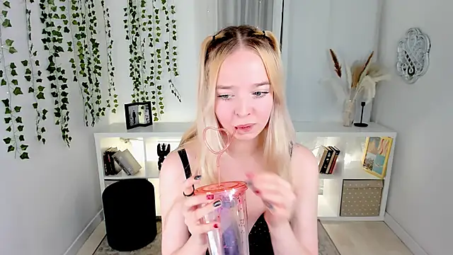 BellaMontgomery online show from November 2, 9:39 pm