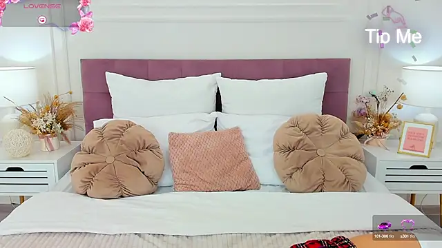 Snapshot of ToriSonn chatting on October 14, 5:19 am ToriSonn online show from October 14, 5:19 am