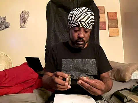 Snapshot of viceutk1 chatting on October 10, 9:30 am viceutk1 online show from October 10, 9:30 am