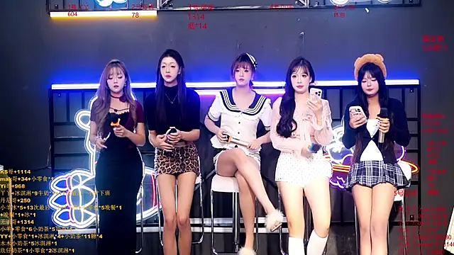 Snapshot of EYgirl222 chatting on October 12, 8:24 am EYgirl222 online show from October 12, 8:24 am